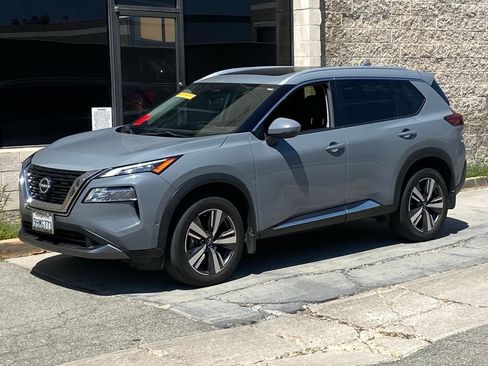 Used 2023 Nissan Rogue SL w/ SL Premium Package FWD image 2