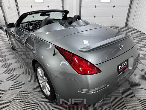 Used 2004 Nissan 350Z Touring RWD image 12