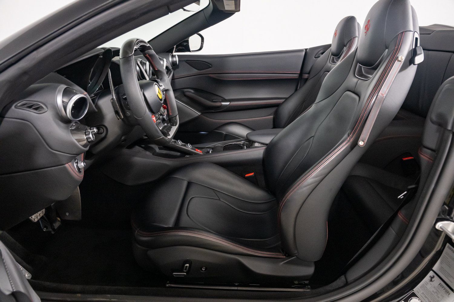Used 2019 Ferrari Portofino RWD image 28
