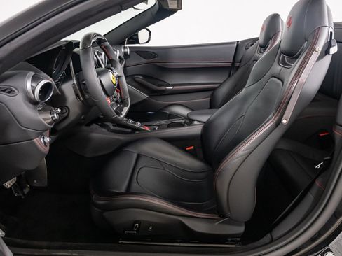 Used 2019 Ferrari Portofino RWD image 28