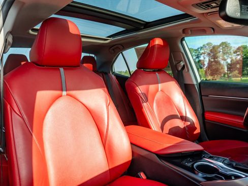 Used 2019 Toyota Camry XSE FWD image 19