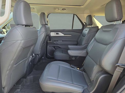Used 2025 Ford Explorer Active w/ Active Comfort Package image 13