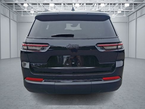 Used 2024 Jeep Grand Cherokee L Altitude image 4