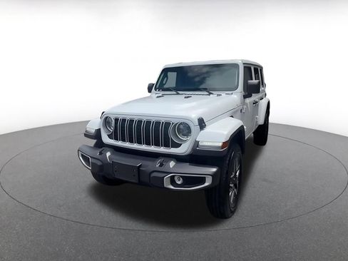 Used 2025 Jeep Wrangler Unlimited Sahara AWD/4WD image 6