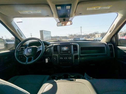 Used 2018 RAM 2500 Tradesman w/ Chrome Appearance Group image 16