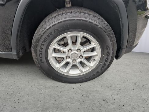 Used 2018 Jeep Grand Cherokee Laredo AWD/4WD image 9