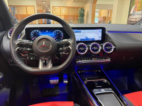 Used 2025 Mercedes-Benz GLA 35 AMG 4MATIC image 25