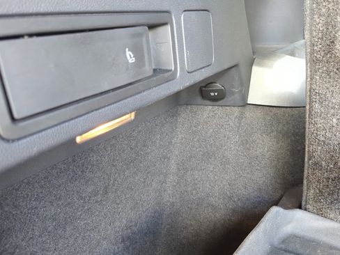 Used 2018 Volkswagen Tiguan SE image 27