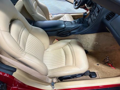 Used 2004 Chevrolet Corvette Coupe w/ Roof Package RWD image 35
