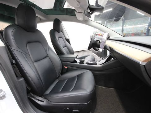 Used 2020 Tesla Model 3 Standard Range Plus RWD image 23