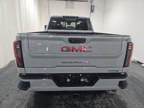Used 2025 GMC Sierra 2500 AT4 w/ Technology Package AWD/4WD image 5
