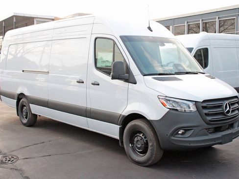 Used 2025 Mercedes-Benz Sprinter 2500 image 1