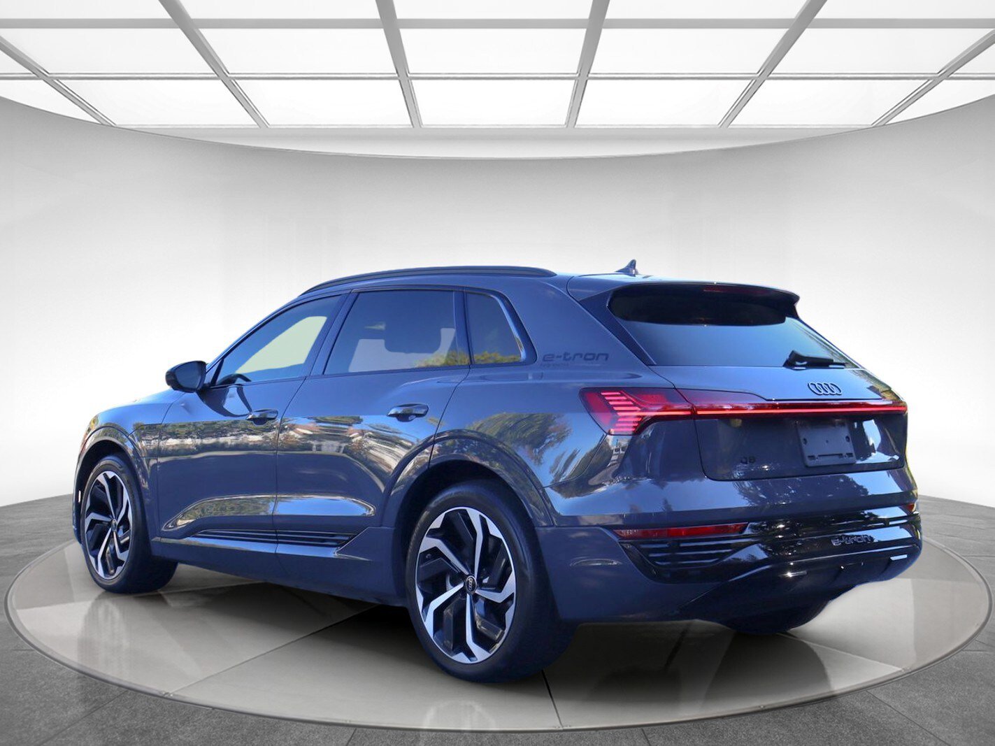 Used 2024 Audi Q8 e-tron Premium Plus AWD/4WD image 8