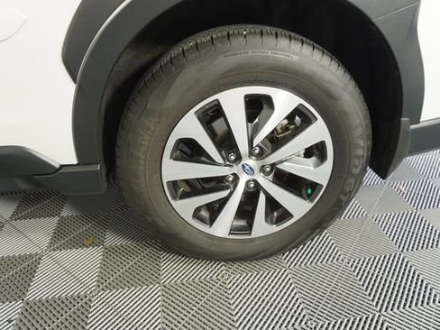 Certified 2025 Subaru Outback Premium w/ Popular Package #1A image 18