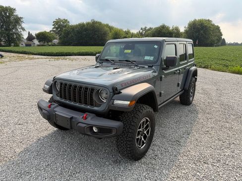 Used 2025 Jeep Wrangler Unlimited Rubicon w/ Convenience Group AWD/4WD image 25