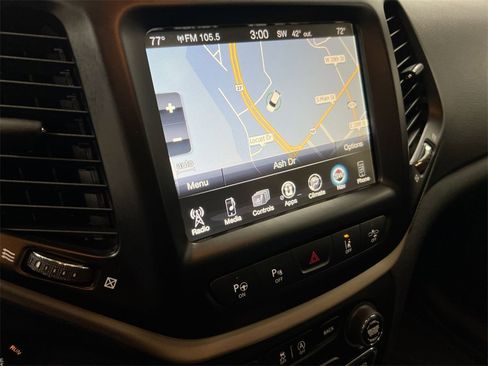 Used 2017 Jeep Cherokee Limited w/ Luxury Group image 13