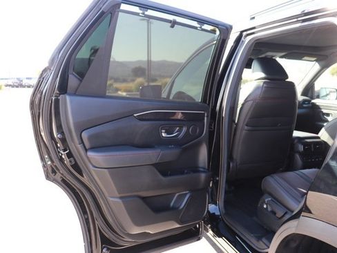 Certified 2025 Honda Pilot Black Edition image 18