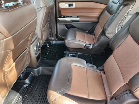 Used 2021 Ford Explorer King Ranch w/ Premium Technology Package image 30