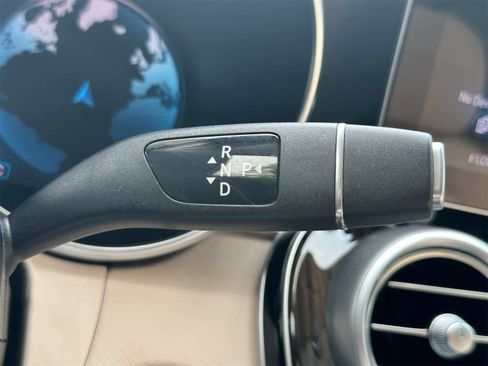 Used 2020 Mercedes-Benz GLC 300 4MATIC image 20