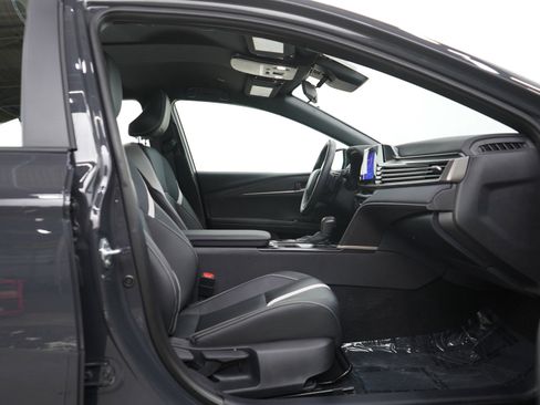 Used 2025 Toyota Camry SE image 10