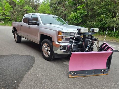 Used 2015 Chevrolet Silverado 2500 LT w/ LT Convenience Package AWD/4WD image 5
