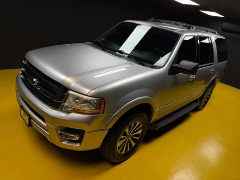 Used 2017 Ford Expedition XLT RWD image 10