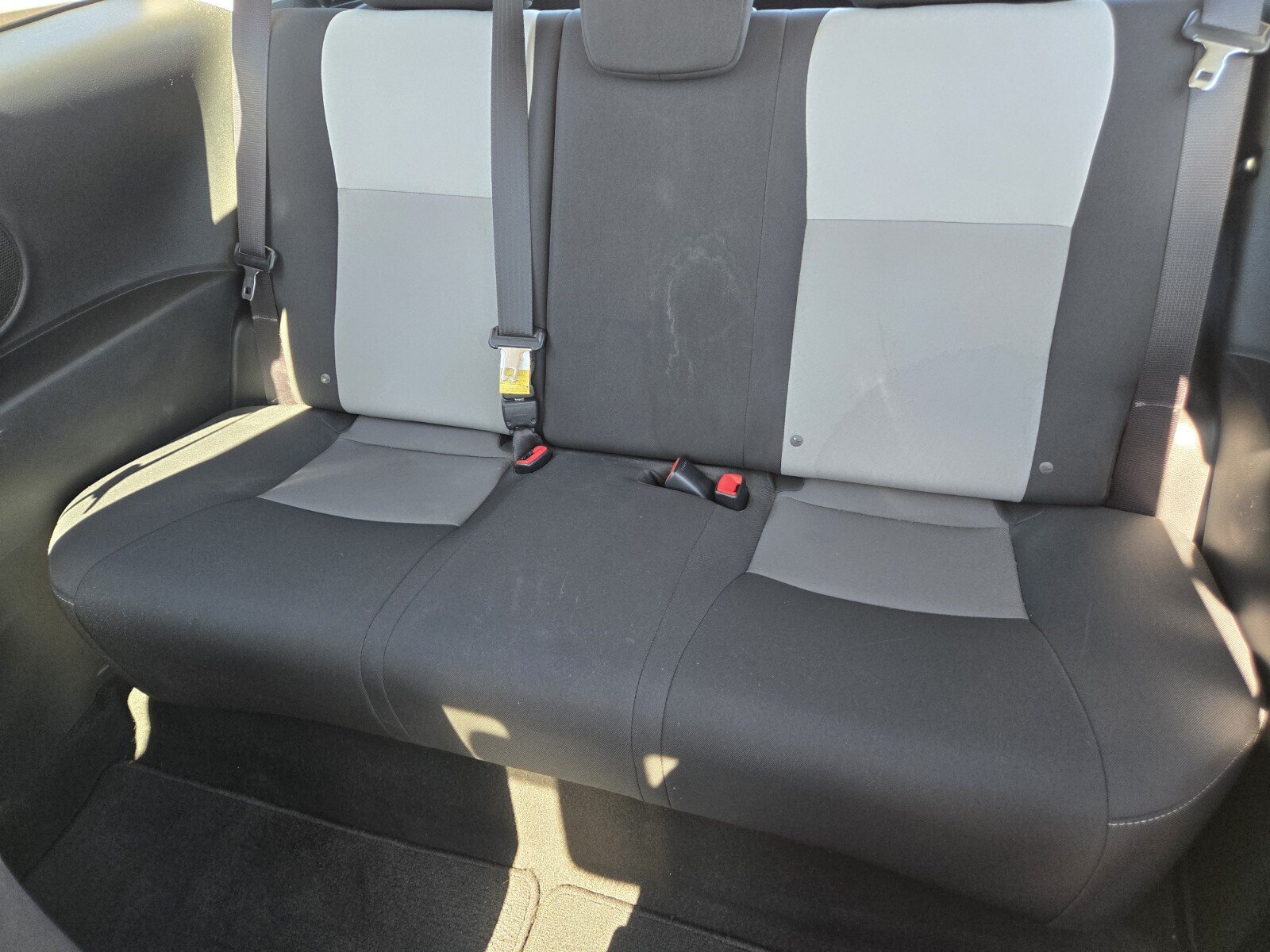 Used 2018 Toyota Yaris LE w/ Carpet Mat Package FWD image 7