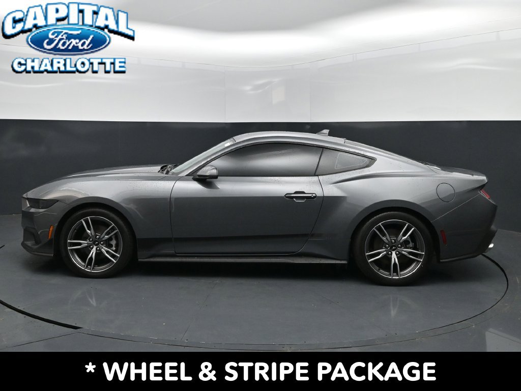 Used 2025 Ford Mustang Coupe RWD image 4