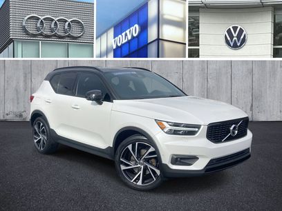 Certified 2022 Volvo XC40 T5 R-Design