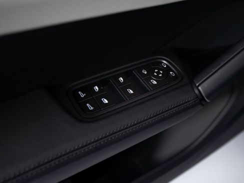 New 2026 Porsche Cayenne image 16