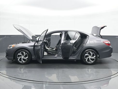 Used 2017 Honda Accord LX image 27