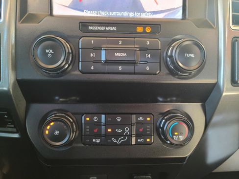 Used 2022 Ford F250 XLT w/ XLT Premium Package image 12