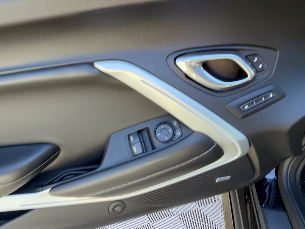 Used 2019 Chevrolet Camaro SS RWD image 15