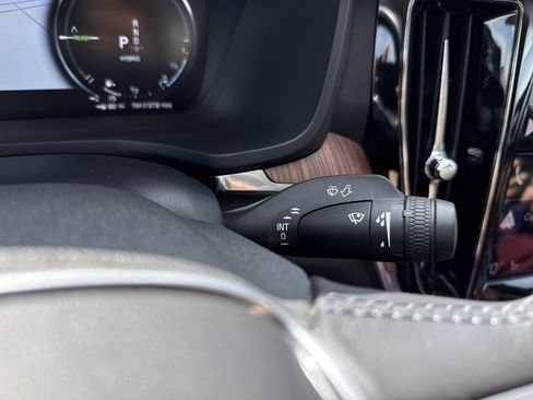 Used 2022 Volvo S60 T8 R-Design Expression w/ Premium Package image 24