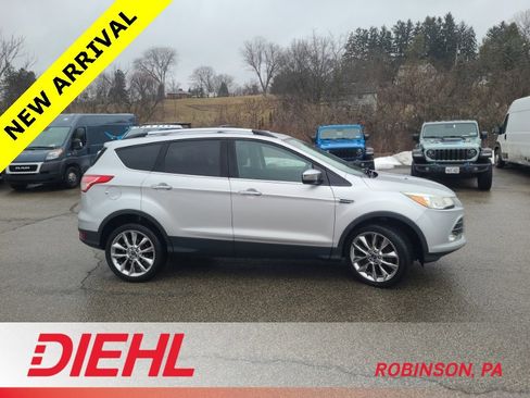 Used 2016 Ford Escape SE w/ SE Chrome Package image 4