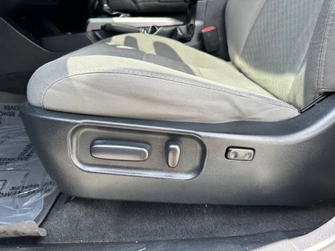Used 2021 Toyota Tacoma SR5 AWD/4WD image 12