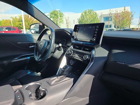 Used 2021 Toyota Venza XLE image 10