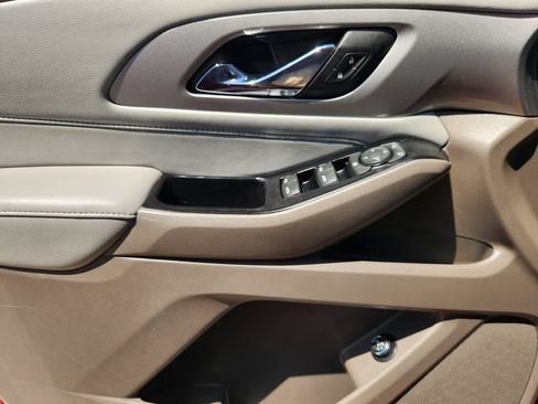 Used 2019 Chevrolet Traverse LT FWD image 21