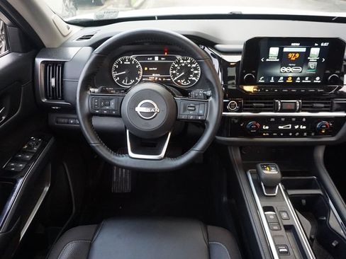 Used 2024 Nissan Pathfinder SL w/ SL Premium Package FWD image 6