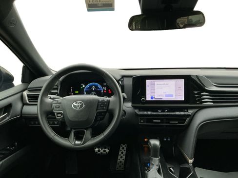 Used 2025 Toyota Camry SE FWD image 10