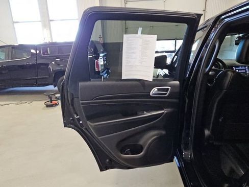Used 2019 Jeep Grand Cherokee Altitude image 18