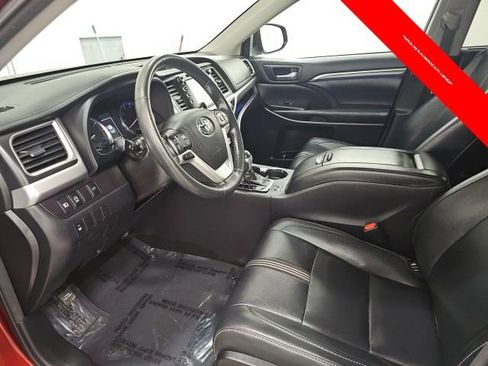 Used 2017 Toyota Highlander SE image 14