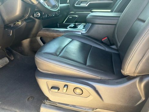 Used 2025 Chevrolet Silverado 2500 LTZ w/ LTZ Premium Package AWD/4WD image 11