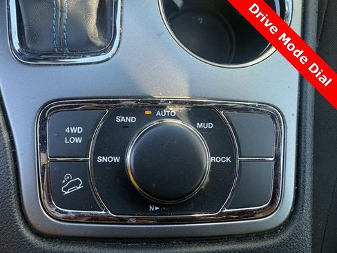 Used 2018 Jeep Grand Cherokee Laredo image 15