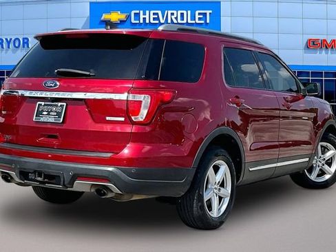 Used 2019 Ford Explorer XLT FWD image 5
