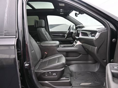Used 2021 GMC Yukon XL Denali w/ Denali Premium Package image 37
