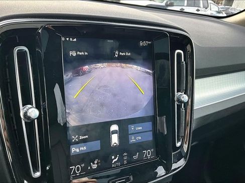 Used 2019 Volvo XC40 T5 Momentum image 11