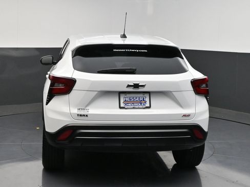 Certified 2025 Chevrolet Trax RS w/ Sunroof Package FWD image 6