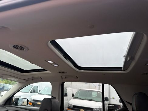 Used 2019 Chevrolet Traverse RS AWD/4WD image 25