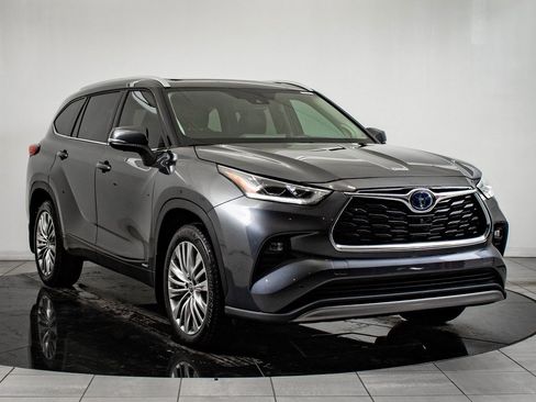 Used 2023 Toyota Highlander Platinum image 12